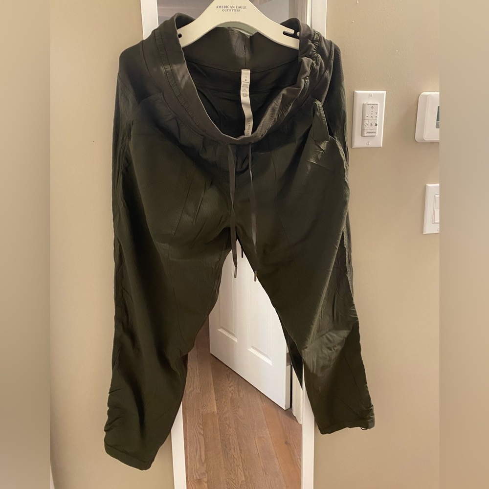 Lululemon studio pants - crop